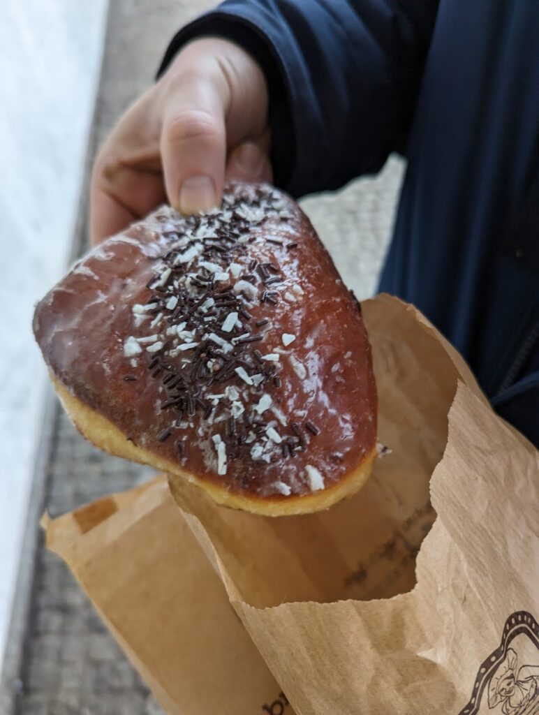 A photo of pączki (Polish doughnut).